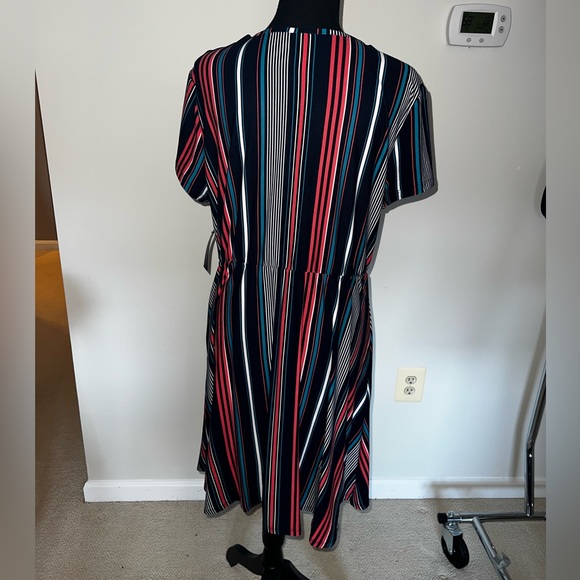 💕 *NWT* No Boundaries Striped Short Sleeve Wrap Dress Size XXXL - Picture 4 of 5